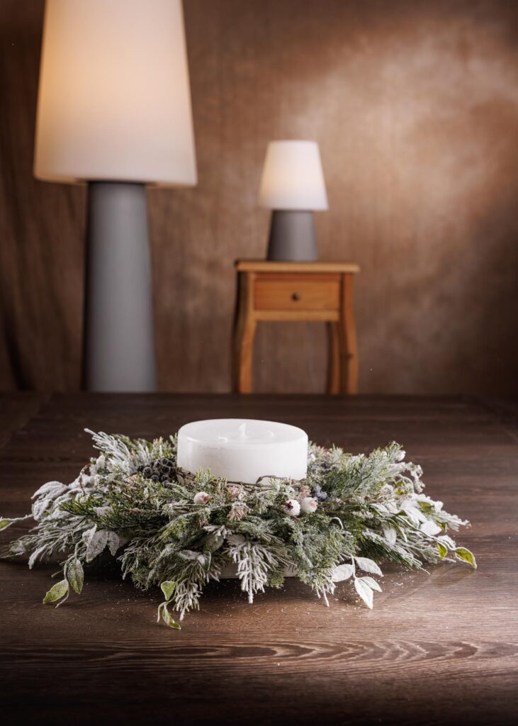 Centro tavola natalizio con candela bianca e Pino artificiale