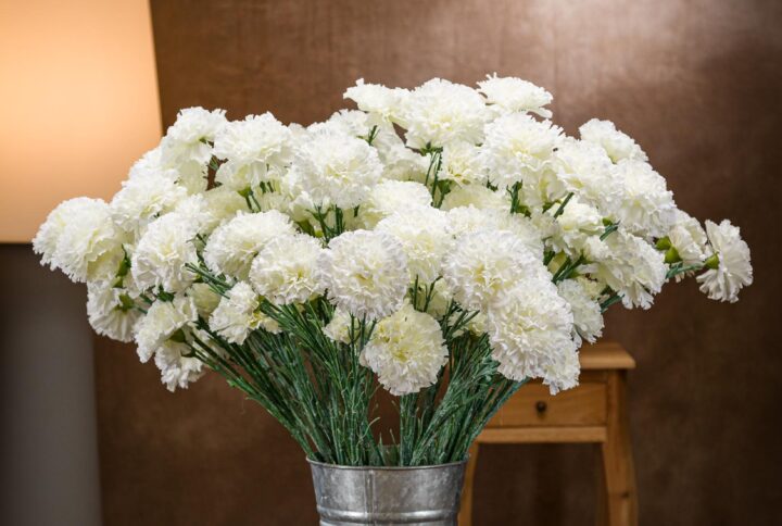 Ramo artificiale di Garofano finto con 7 fiori bianco