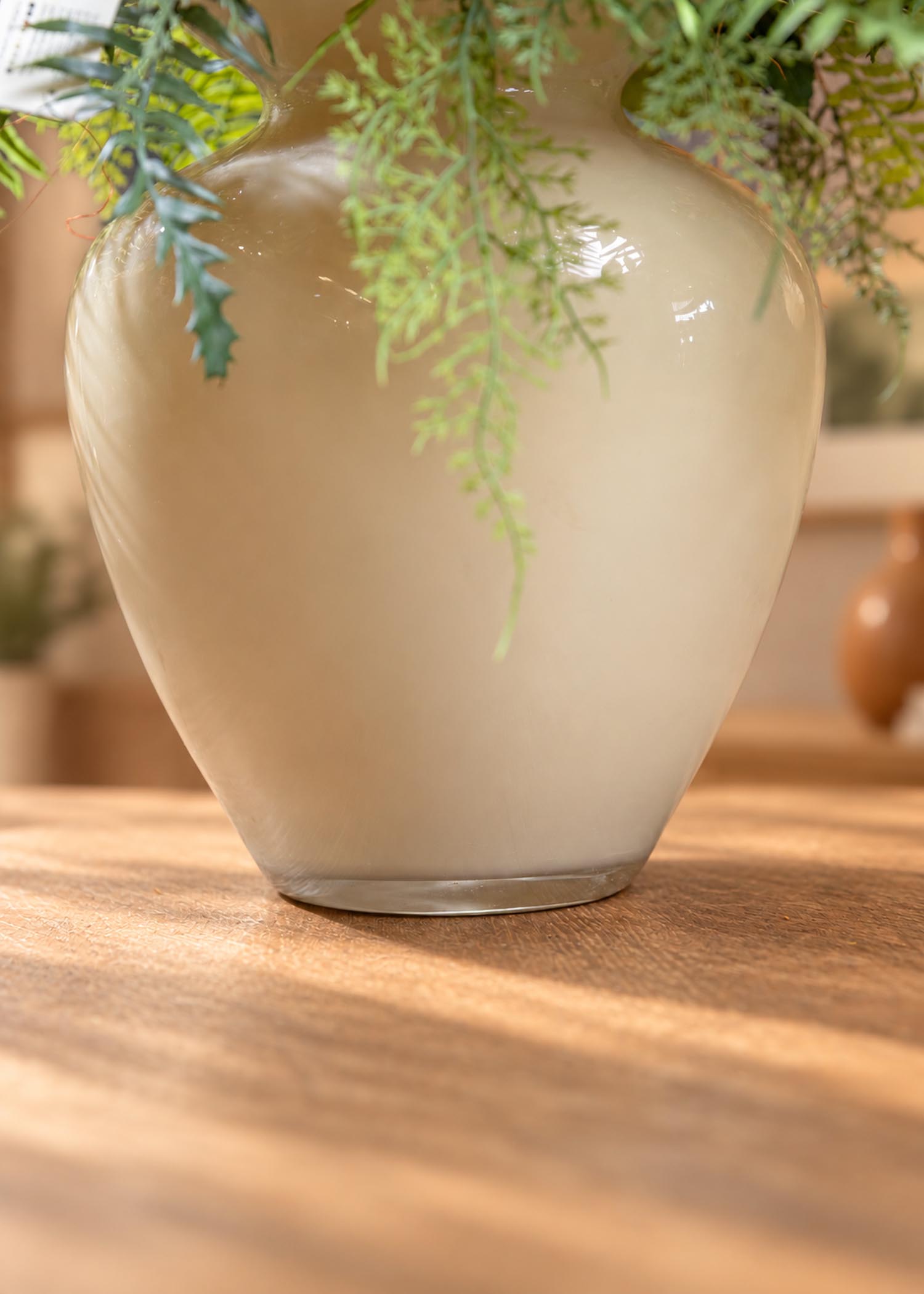 Vaso in vetro color senape e verde ricadente, dettaglio Arte Fiore