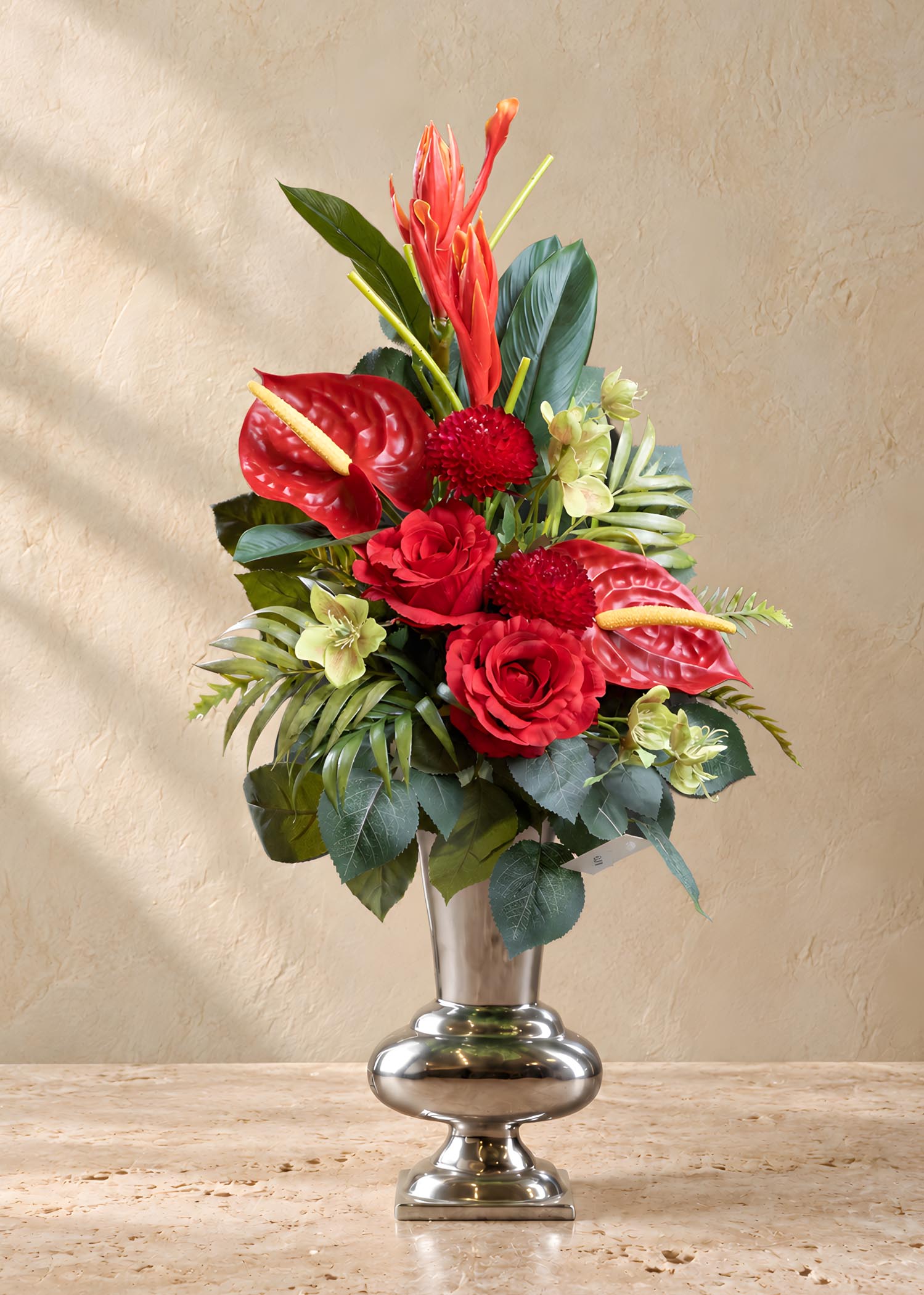 Fiori finti che sembrano veri Arte Fiore, vista frontale del mazzo rosso