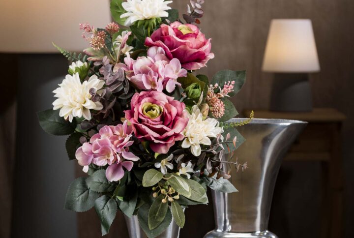 Mazzo di fiori finti per cimitero con Ortensie e Rose Fuxia