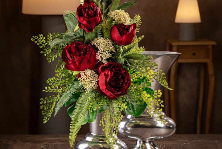 Vista generale del mazzo di fiori per defunti - Omaggio elegante e raffinato ai cari