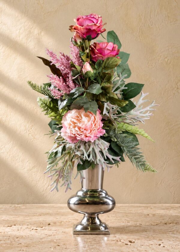 Bouquet fiori finti per cimitero rosa e fucsia visto per intero nel vaso argentato non incluso