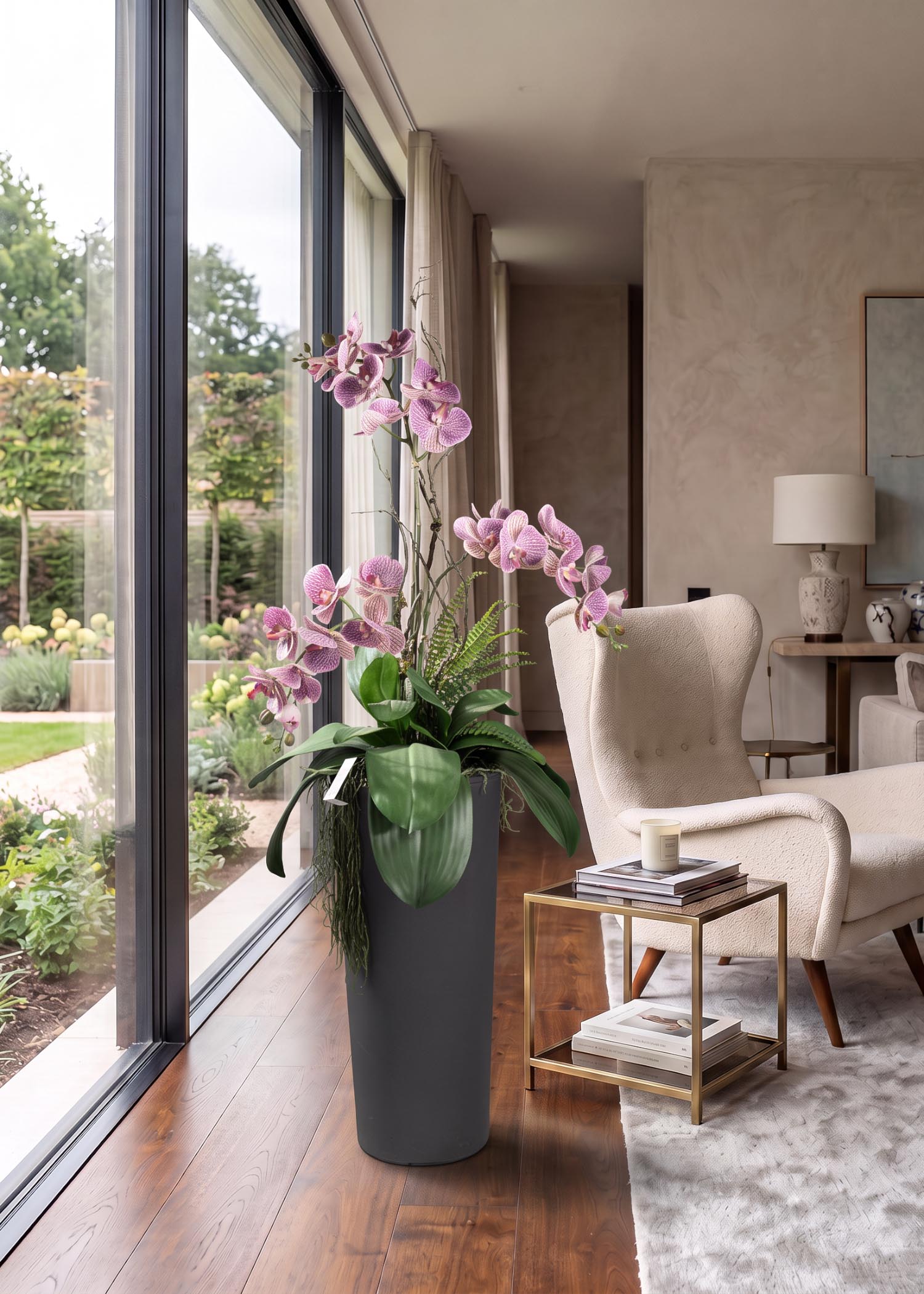 Composizione con orchidee artificiali – Vista completa