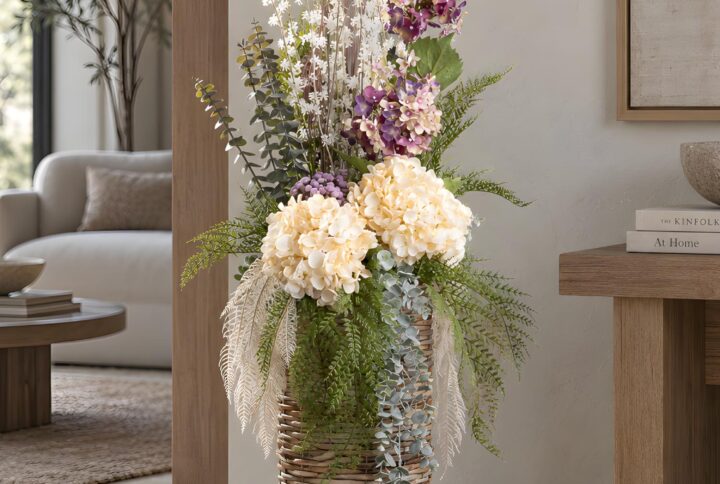 composizione di fiori artificiali verticale vista frontale