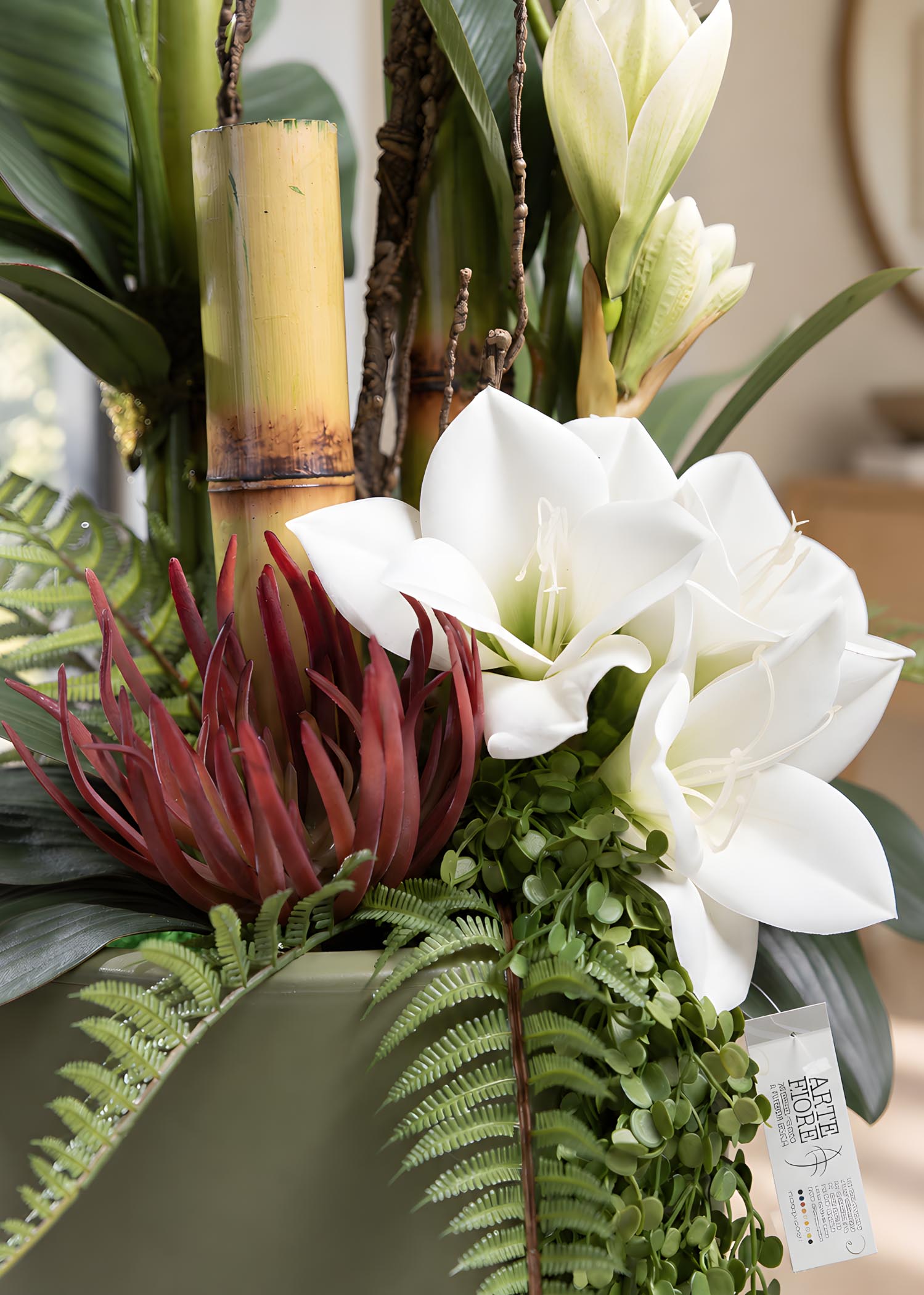 Amaryllis artificiali bianchi – Dettaglio composizione
