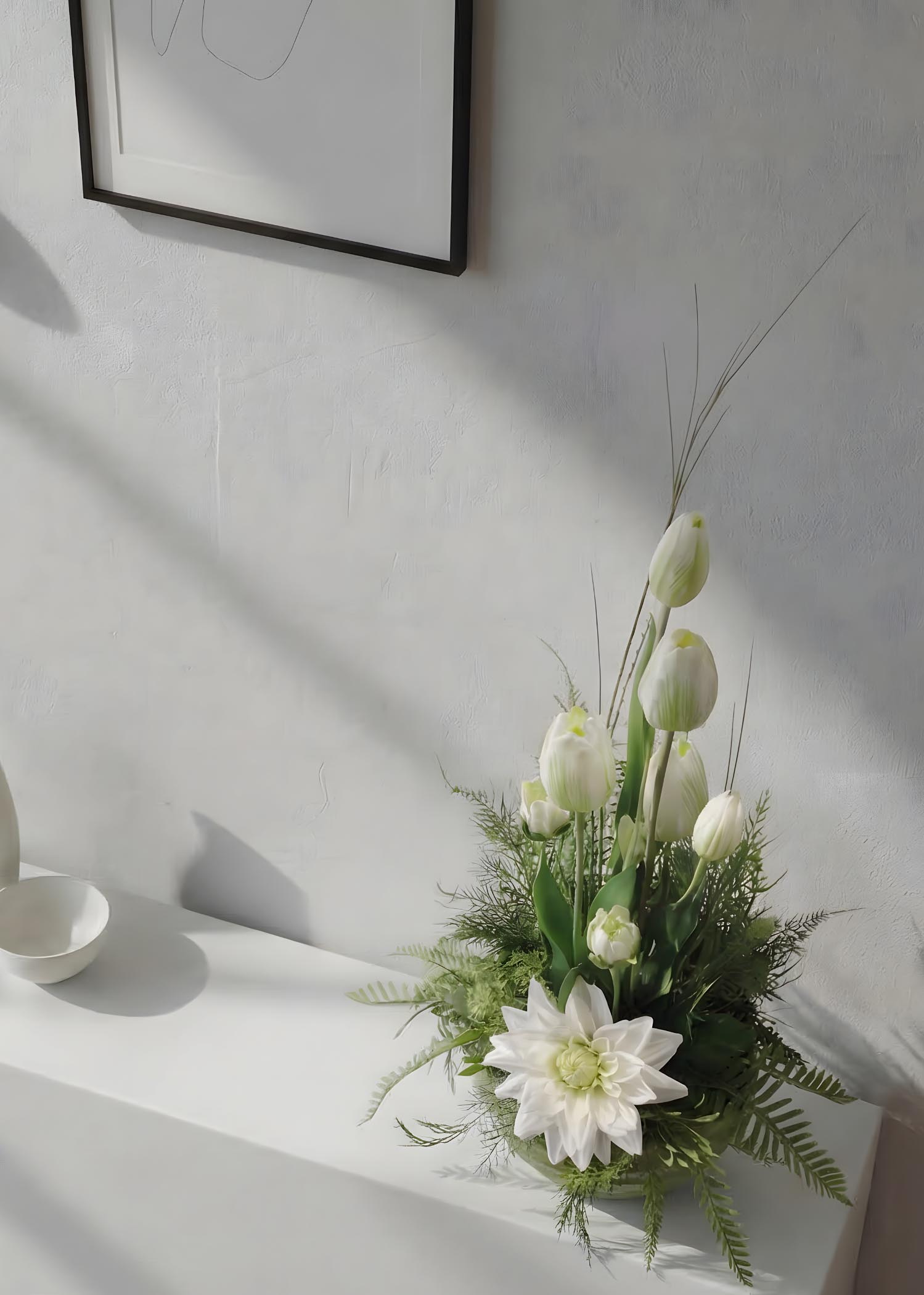 composizione di tulipani finti Arte Fiore ambientata laterale