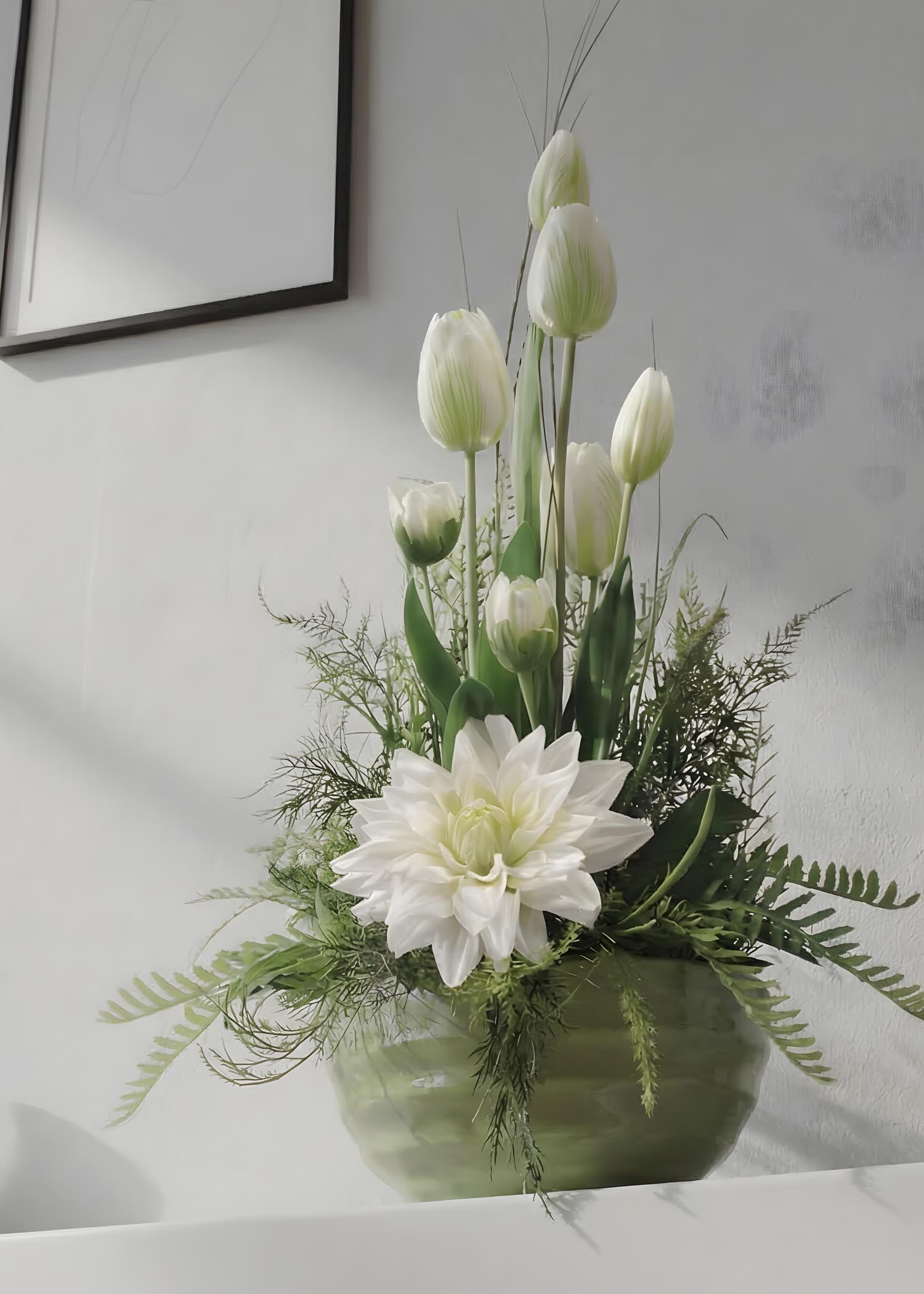 composizione di tulipani finti Arte Fiore ambientata vista front