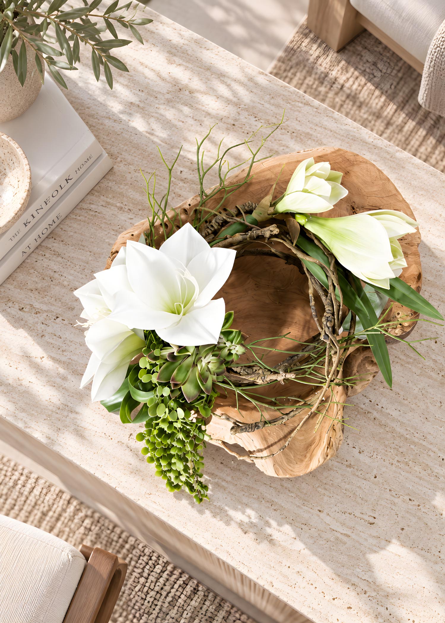 Composizione con Amaryllis artificiali e piante grasse – Vista dall’alto