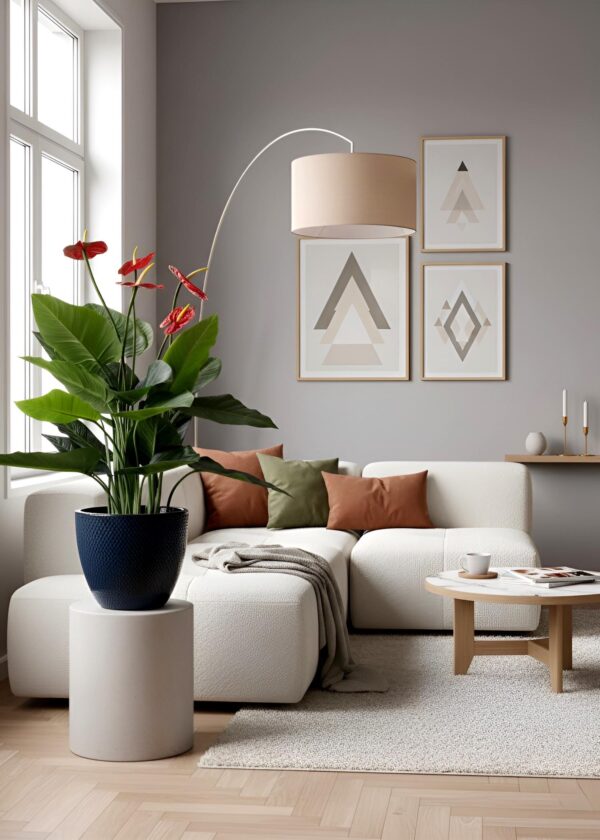 Vista ambientata in soggiorno moderno – pianta artificiale decorativa posta vicino a divano e vetrata luminosa