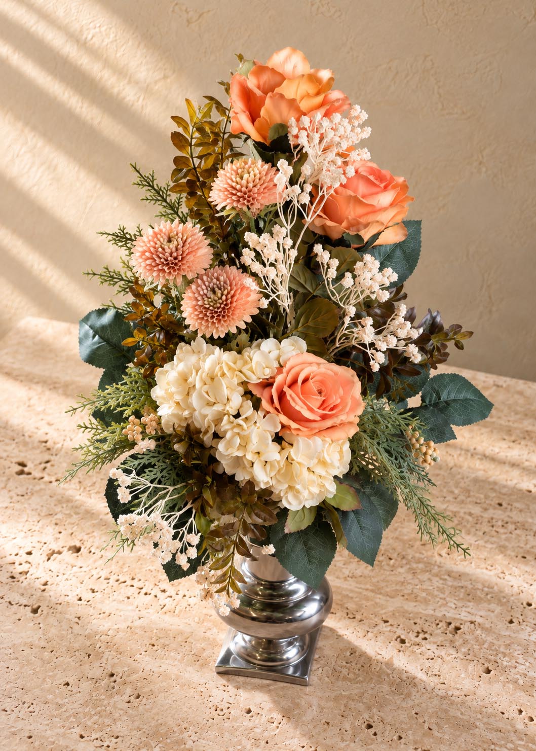 Fiori artificiali per cimitero pesca e crema, vista a tre quarti