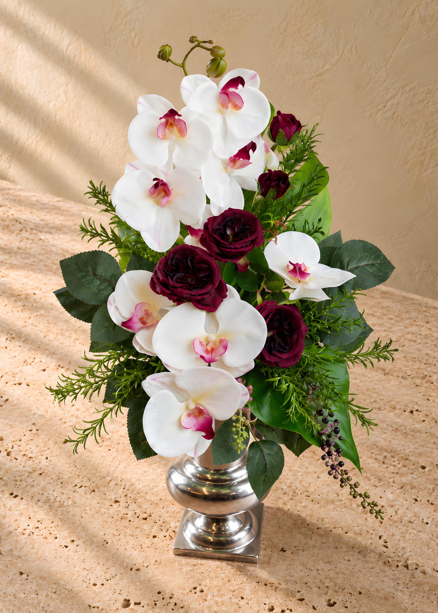 Mazzo per loculo bianco e bordeaux — vista obliqua dall’alto