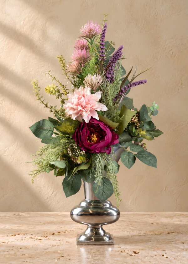 Mazzo fiori artificiali per loculo rosa e viola visto per intero, con fiori chiari e bordeaux e verde ricadente