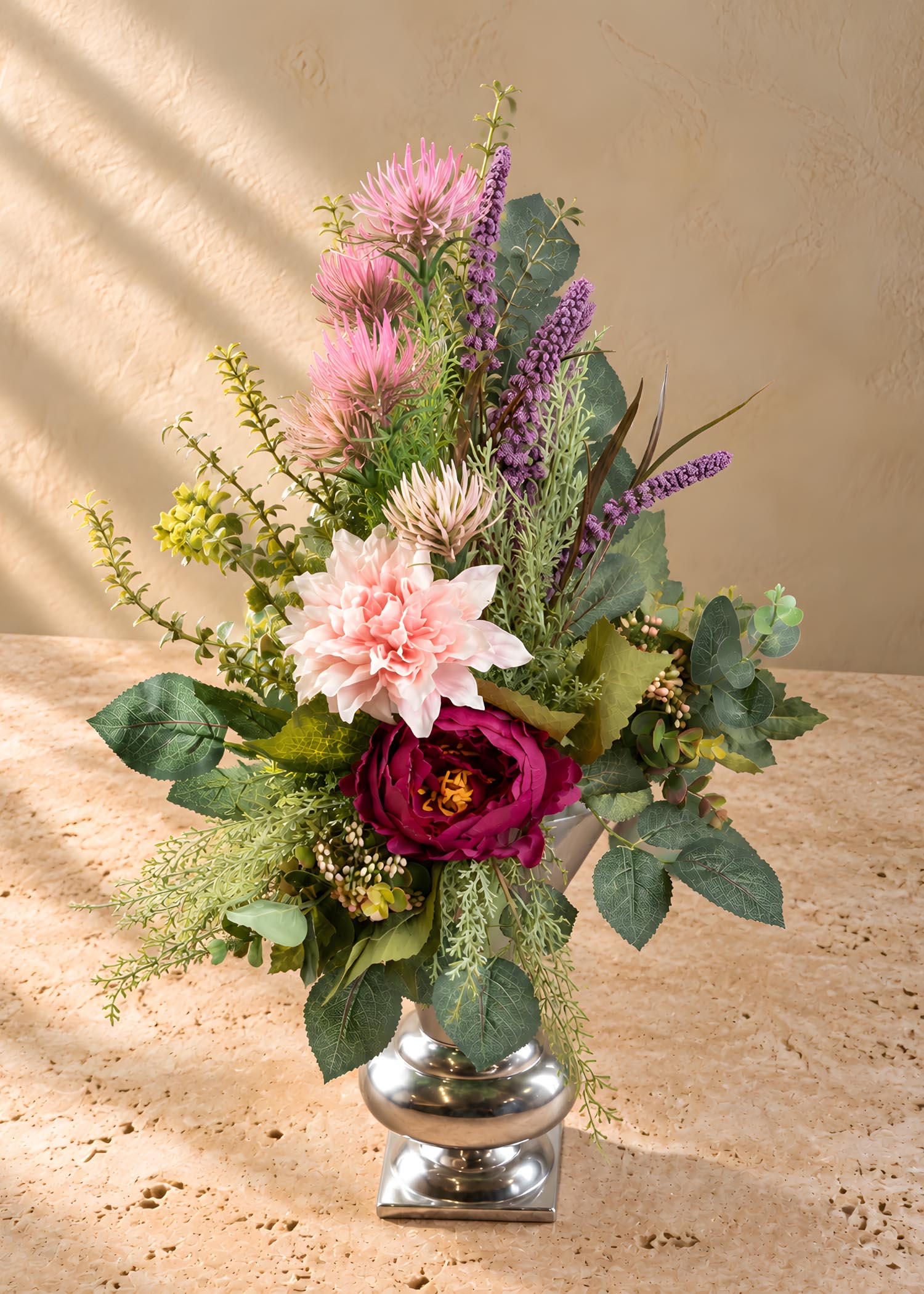 mazzo fiori artificiali per loculo rosa e viola vista dall alto