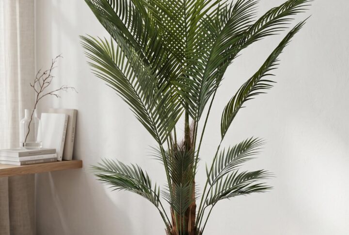 palma tropicale artificiale ambientata in un interno moderno